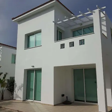 Doris Villa *
