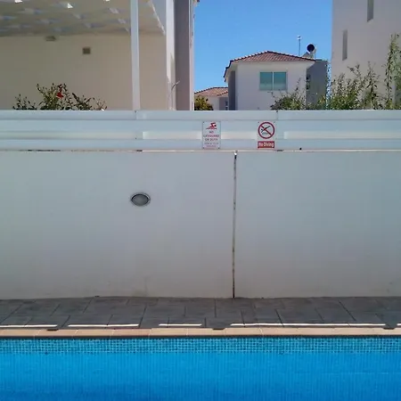 Doris Villa *