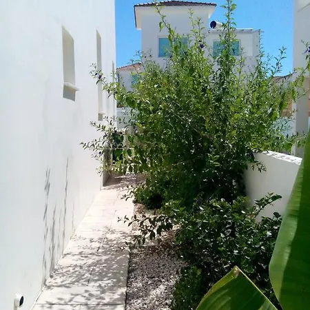 Doris Villa *